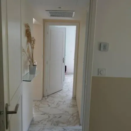 Avec Piscine Privée à Les Pins
